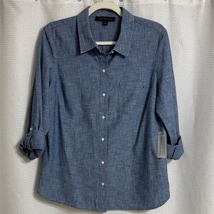 Women’s NWT Tommy Hilfiger blue long sleeve button down shirt. Size M